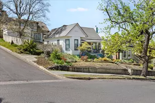 71 Gresham St, Ashland, OR 97520 - Photo 1