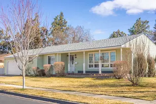 788 NW 9th St, Redmond, OR 97756 - Photo 1