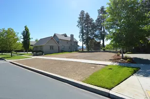 513 S Pine Meadow St, Sisters, OR 97759 - Photo 1