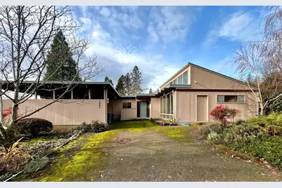 1440 NE 10th Street, Grants Pass, OR 97526 - Photo 1