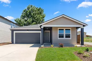 551 Dawn Ct, Medford, OR 97501 - Photo 1