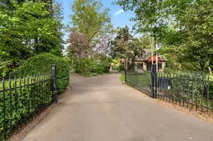 122 Janney Ln, Medford, OR 97501 - Photo 1