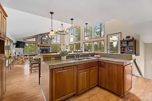 18105 Dixie Mountain Ln, Sunriver, OR 97707 - Photo 1