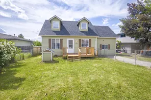 1420 Daisy Ln, Grants Pass, OR 97527 - Photo 1