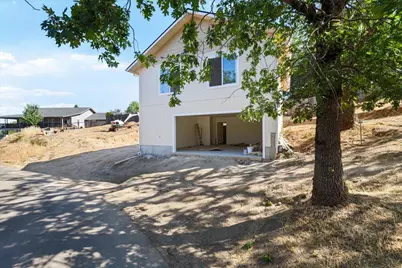 416 SE Se Grandview Avenue #B, Grants Pass, OR 97527 - Photo 1