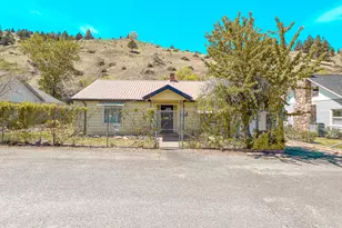 413 SW Brent Dr, John Day, OR 97845 - Photo 1