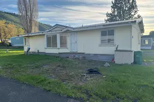 4000 Round Lake Rd, Klamath Falls, OR 97601 - Photo 1