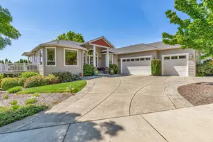 39 Greenmoor Dr, Eagle Point, OR 97524 - Photo 1