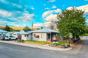 227 NW 2nd Ave, John Day, OR 97845 - Photo 1