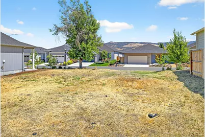 221 Christopher Way, Talent, OR 97540 - Photo 1