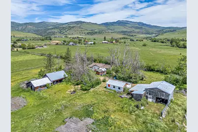 560 E Valley View Road, Ashland, OR 97520 - Photo 1