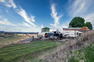 1358 NE Meadowlark Ln, Madras, OR 97741 - Photo 1