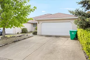 459 Crystal Dr, Eagle Point, OR 97524 - Photo 1