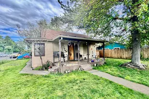 714 Narregan St, Medford, OR 97501 - Photo 1