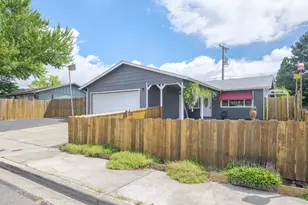 1129 SW Ballinger Dr, Grants Pass, OR 97526 - Photo 1