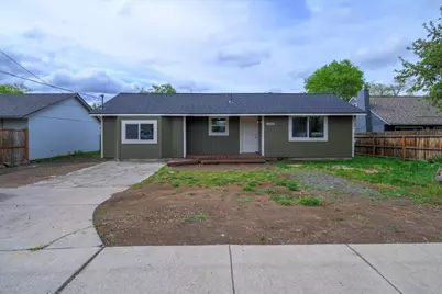 2360 SW Salmon Avenue, Redmond, OR 97756 - Photo 1