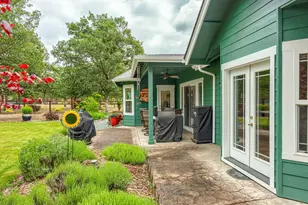 592 Kaneeta Ln, Grants Pass, OR 97526 - Photo 1