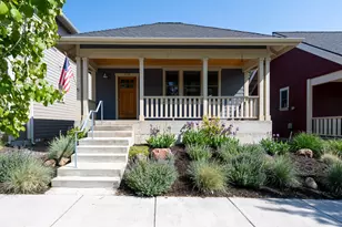 918 E Black Butte Ave, Sisters, OR 97759 - Photo 1