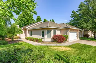 754 Fernwood Dr, Medford, OR 97504 - Photo 1