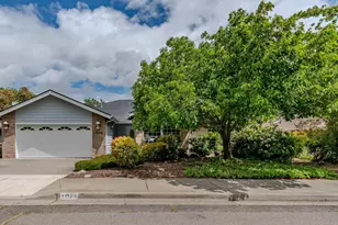 1078 Oak Knoll Dr, Ashland, OR 97520 - Photo 1