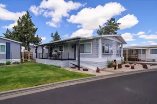 2633 SW Obsidian Ave, Redmond, OR 97756 - Photo 1