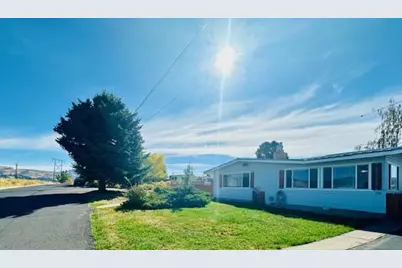 300 Mt Pitt Street, Klamath Falls, OR 97601 - Photo 1