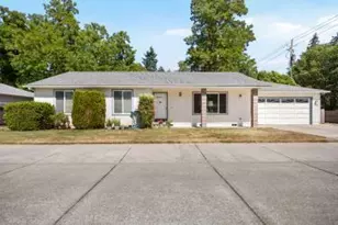 530 E Park St, Grants Pass, OR 97527 - Photo 1