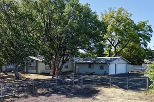 601 Deer Park Ln, Shady Cove, OR 97539 - Photo 1