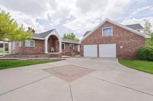 21421 Belknap Dr, Bend, OR 97701 - Photo 1