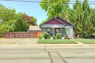 400 NE Flint St, Grants Pass, OR 97526 - Photo 1