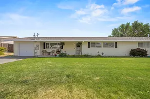 10717 Vincent Dr, Klamath Falls, OR 97603 - Photo 1
