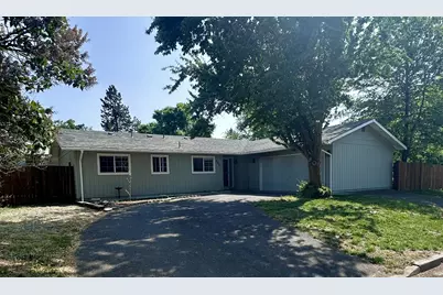 640 Pelican Street, Klamath Falls, OR 97601 - Photo 1