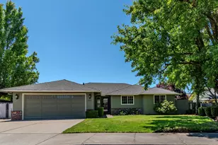 2562 Ashwood Ct, Medford, OR 97504 - Photo 1