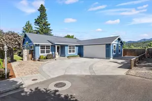 2261 Starling Ln, Medford, OR 97501 - Photo 1