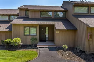 1930 Redtail Hawk Dr, Redmond, OR 97756 - Photo 1