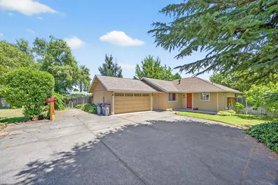 1076 Aspen Street, Medford, OR 97501 - Photo 1