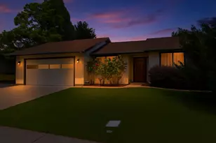 904 NW Carol Dr, Grants Pass, OR 97526 - Photo 1