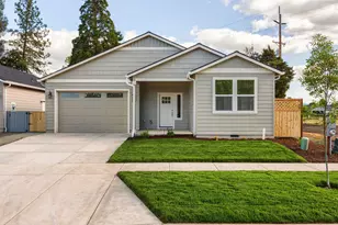 358 Cascade Dr, Central Point, OR 97502 - Photo 1