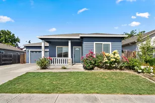 748 Ivern Dr, Central Point, OR 97502 - Photo 1