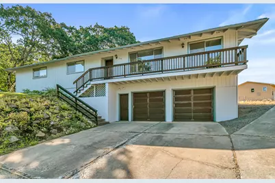 1560 Cambridge Circle, Medford, OR 97504 - Photo 1