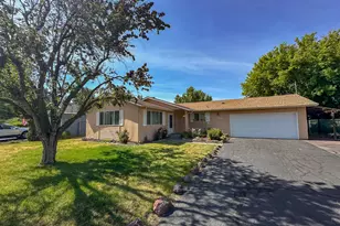 5233 Bartlett Ave, Klamath Falls, OR 97603 - Photo 1