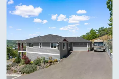 272 Cambridge Terrace, Eagle Point, OR 97524 - Photo 1