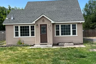 4702 Summers Ln, Klamath Falls, OR 97603 - Photo 1