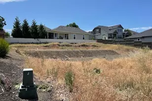 4782 Hathaway Dr, Medford, OR 97504 - Photo 1