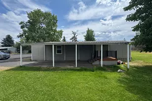 528 NW 17th St, Redmond, OR 97756 - Photo 1