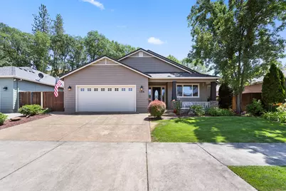 154 Glenwood Drive, Eagle Point, OR 97524 - Photo 1