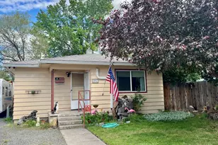 291 SE 7th St, Madras, OR 97741 - Photo 1