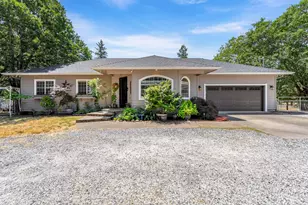 5851 Hugo Rd, Grants Pass, OR 97526 - Photo 1