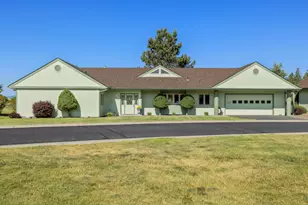 3414 Shield Crest Dr Dr, Klamath Falls, OR 97603 - Photo 1