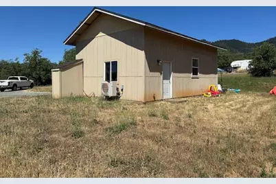 3175 Cloverlawn Drive, Grants Pass, OR 97527 - Photo 1